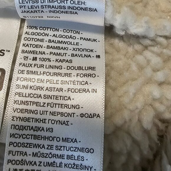 !!!NWT!!! Men’s Levi Reversible Denim and Sherpa Vest, XL - Picture 9 of 9